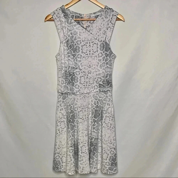 TART Gray Snakeskin Sleeveless Dress Size M - Picture 2 of 2